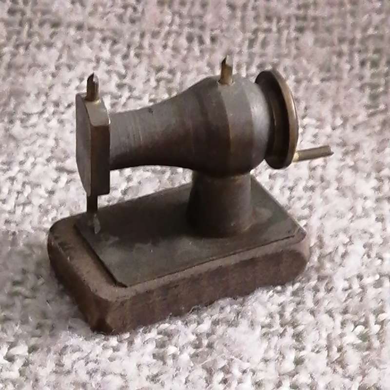 Sewing Machine (Miniature, suitable for Printer's Tray)