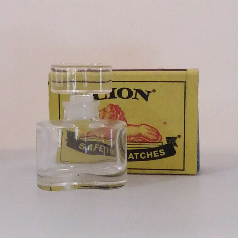 Miniature Perfume Bottle: White Linen - Estee Lauder (2.8ml)