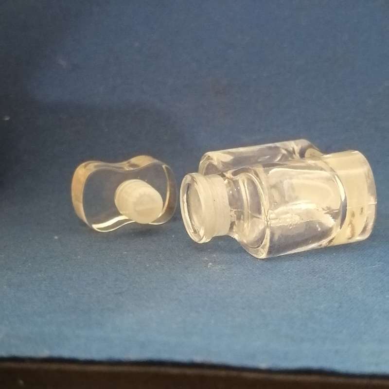 Miniature Perfume Bottle: White Linen - Estee Lauder (2.8ml)