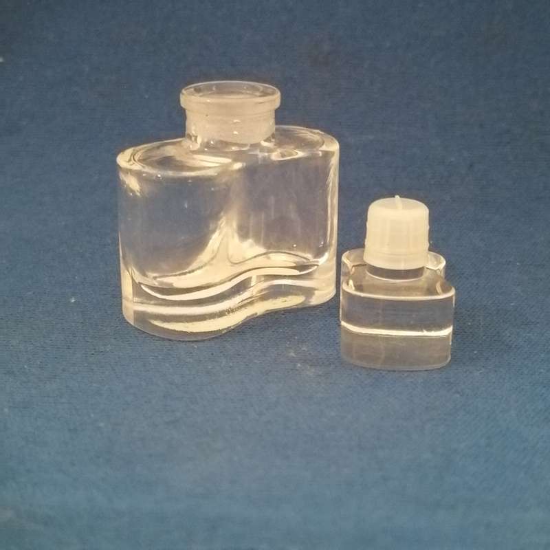 Miniature Perfume Bottle: White Linen - Estee Lauder (2.8ml)