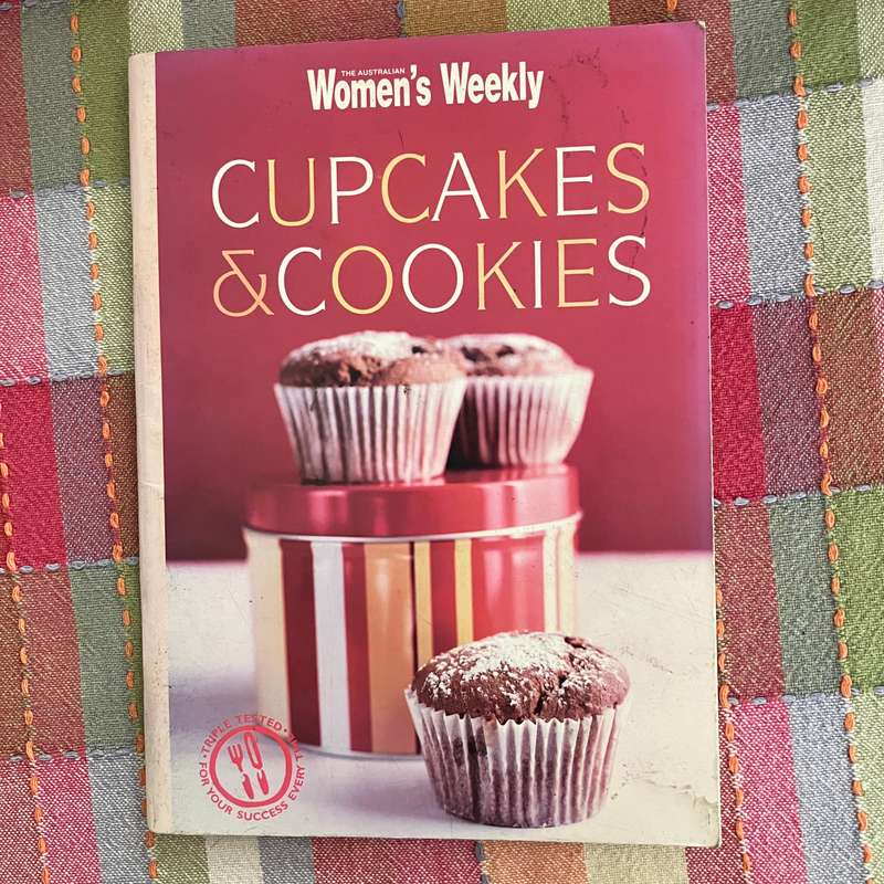 Book - Cupcakes and Cookies