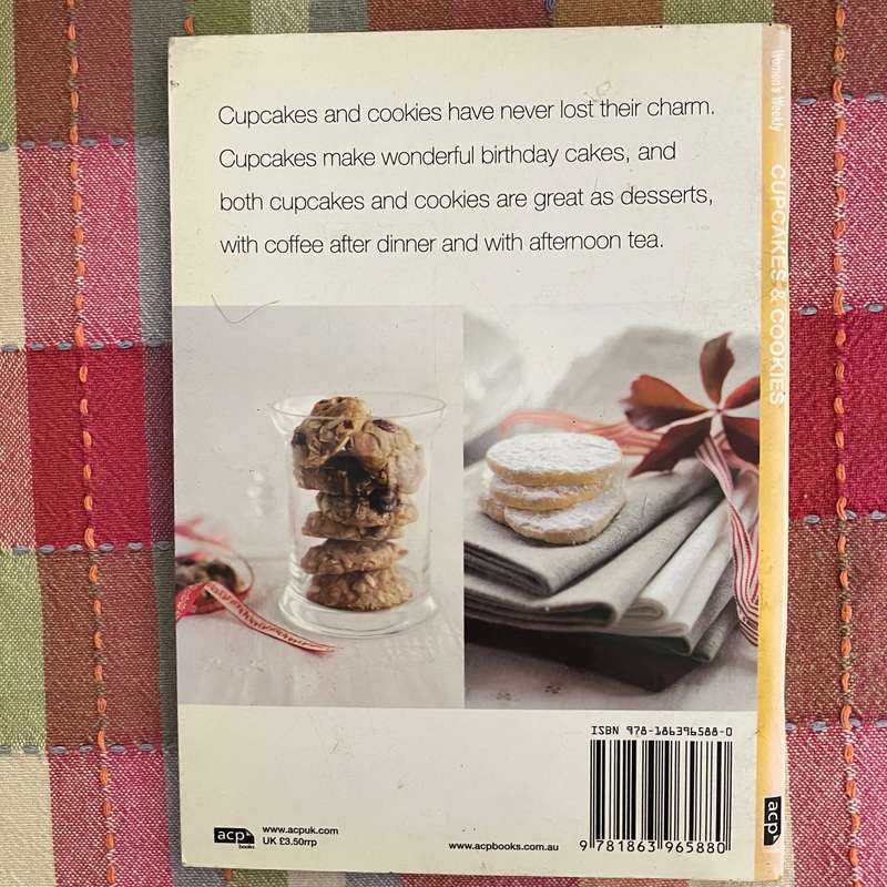 Book - Cupcakes and Cookies
