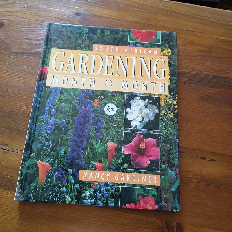 South African Gardening Month by Month (Nancy Gardiner)