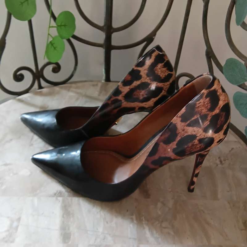 Shoes - Black/Animal Print Heel (Carrano)