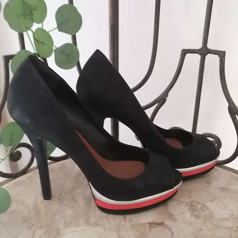 Shoes - Black with Detail, Schutz