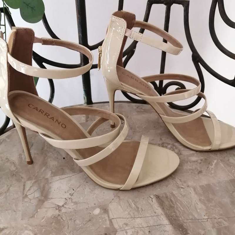 Shoes - Cream Patent, Carrano