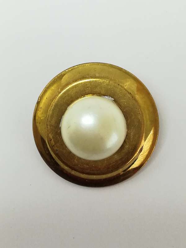 Round Shank Button ('Brass' Surround with Centre 'Pearl')