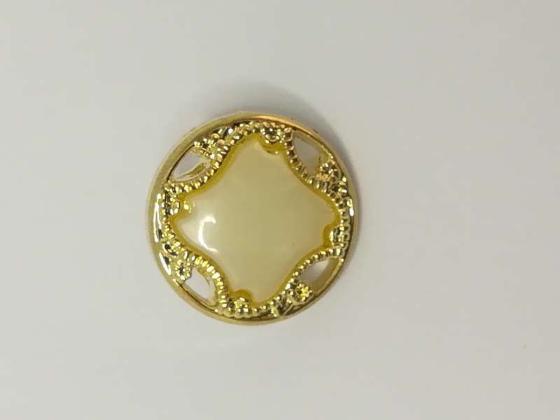 Round Shank Button (White Pearls with Overlaying Trim)