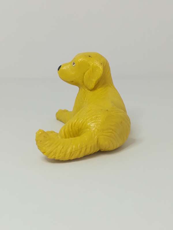 Miniature Golden Retriever Sitting (In My Pocket) Collectable
