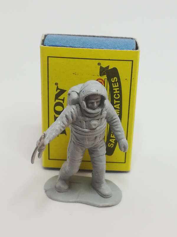 Miniature Grey Astronaut Holding Spanner (Miniature, suitable for printer's tray)
