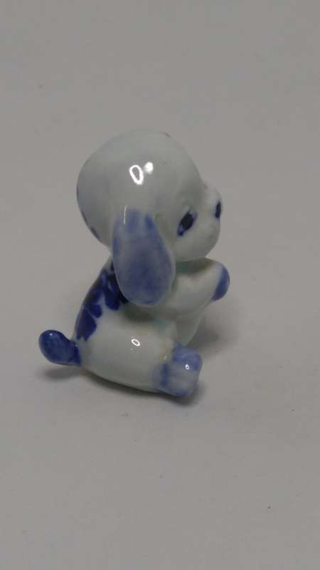 Miniature Ceramic Blue & White Delft Style Puppy (Elesva Holland) (Miniature, suitable for printe...