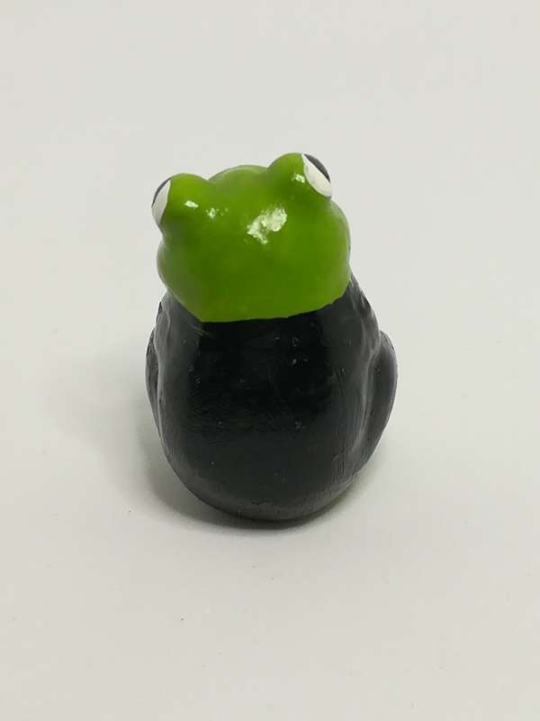 Miniature Ceramic Light Green Frog Suit & Bowtie (Miniature, suitable for printer's tray)
