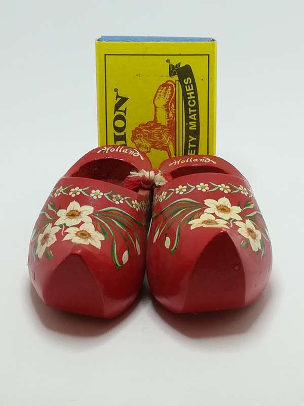 Miniature Wooden Red Clogs Flower Painting (Holland) (Miniature, suitable for printer's tray)
