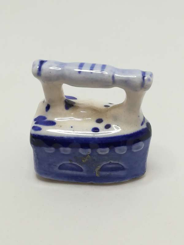 Miniature Ceramic Iron (Delft Style) (Miniature, suitable for printer's tray)