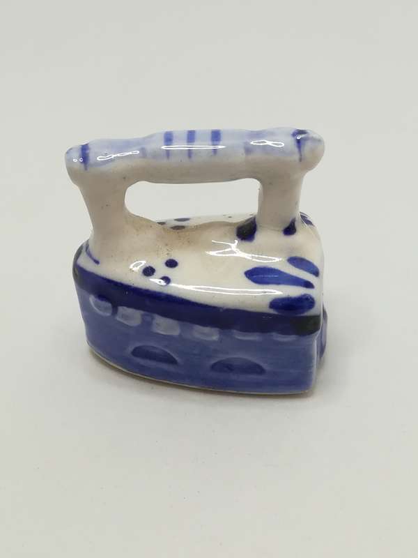 Miniature Ceramic Iron (Delft Style) (Miniature, suitable for printer's tray)