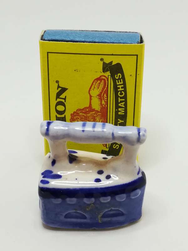 Miniature Ceramic Iron (Delft Style) (Miniature, suitable for printer's tray)