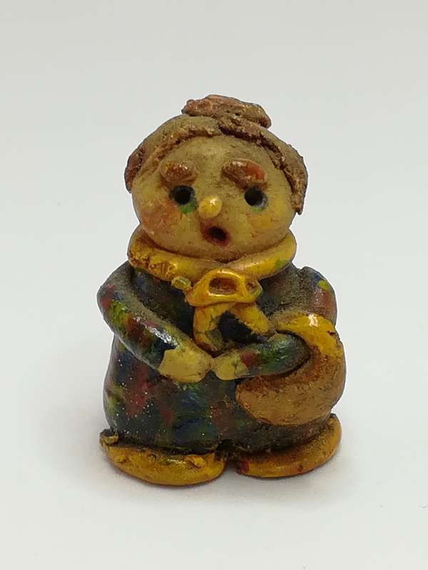 Miniature Clay Old Lady Yellow Scarf Holding Yellow Bag (Miniature, suitable for printer's tray)