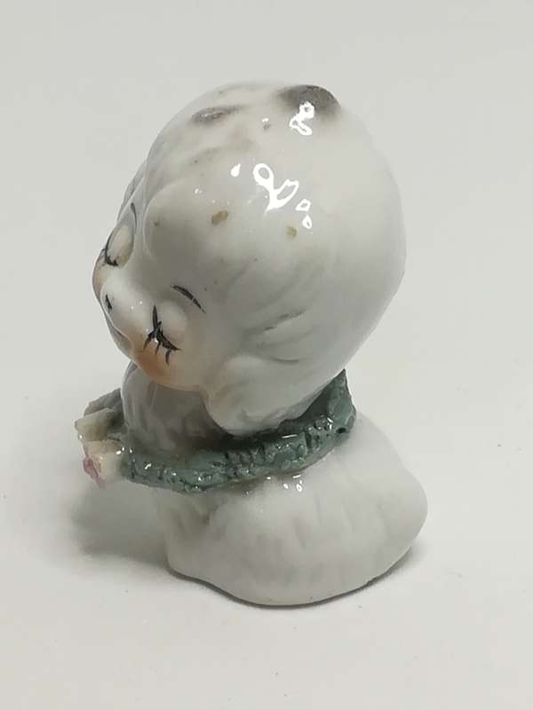 Miniature White Cat with 3 Flowers Around The Neck (Miniature, suitable for printer's tray)
