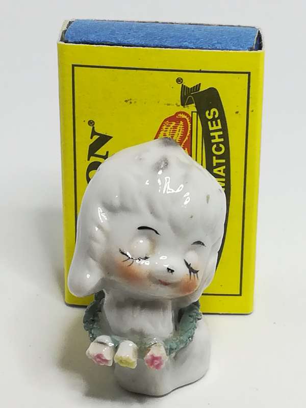 Miniature White Cat with 3 Flowers Around The Neck (Miniature, suitable for printer's tray)