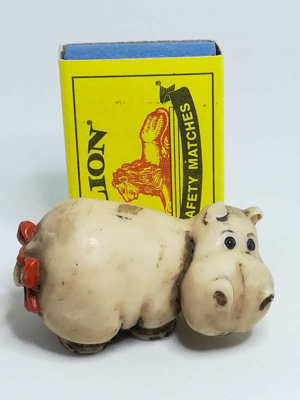 Miniature Hippo Red Ribbon on Tail (Miniature, suitable for printer's tray)