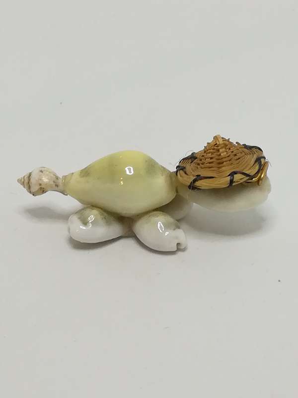 Miniature Whitish Sea Shells Tortoise Wearing Glasses & Straw Sun Hat (Miniature, suitable for pr...