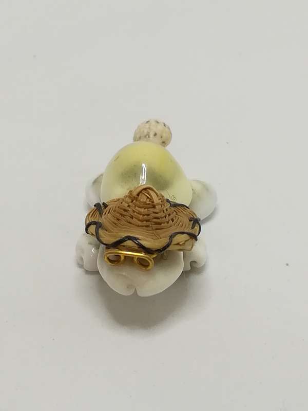 Miniature Whitish Sea Shells Tortoise Wearing Glasses & Straw Sun Hat (Miniature, suitable for pr...