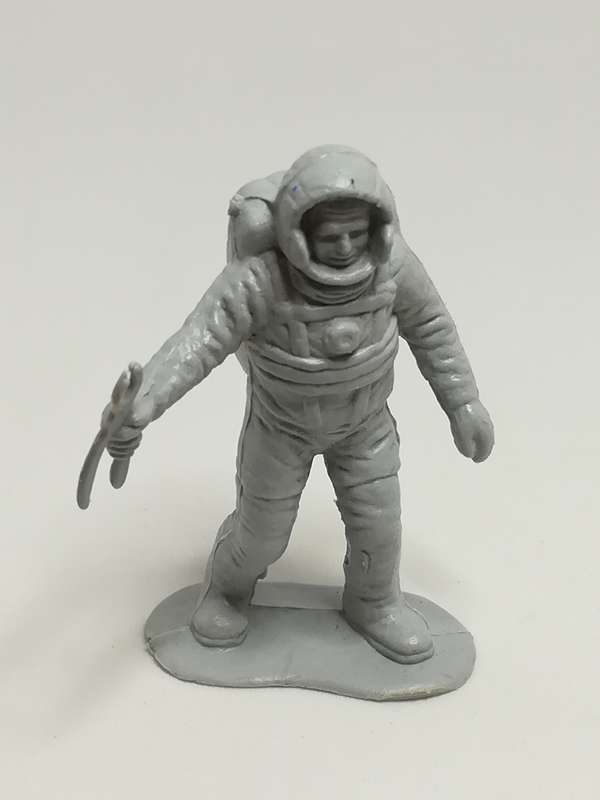 Miniature Grey Astronaut Holding Plier (Miniature, suitable for printer's tray)