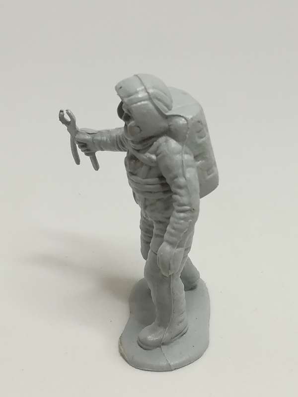 Miniature Grey Astronaut Holding Plier (Miniature, suitable for printer's tray)