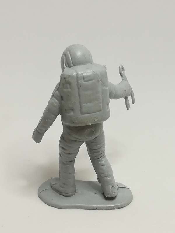 Miniature Grey Astronaut Holding Plier (Miniature, suitable for printer's tray)