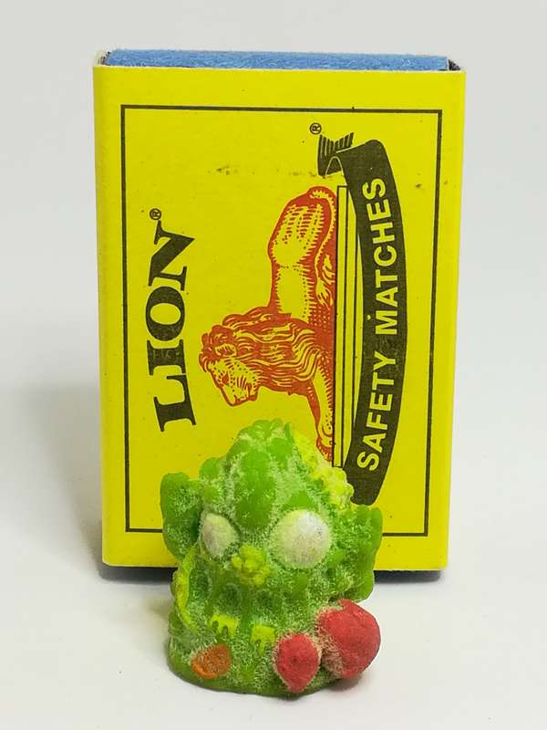 Miniature Light Green Pencil Popper Monster Holding Fruit (Miniature, suitable for printer's tray)