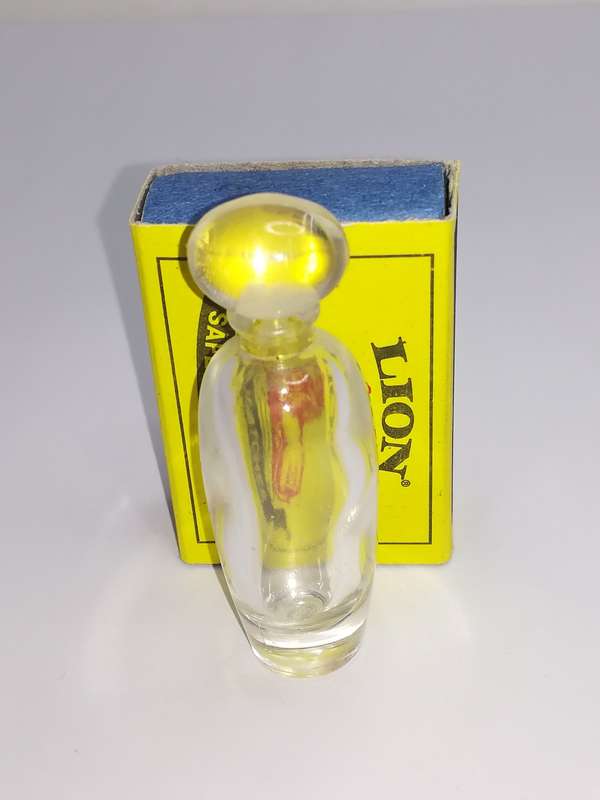 Miniature Perfume Bottle: Clear tall bottle round lid (5ml)
