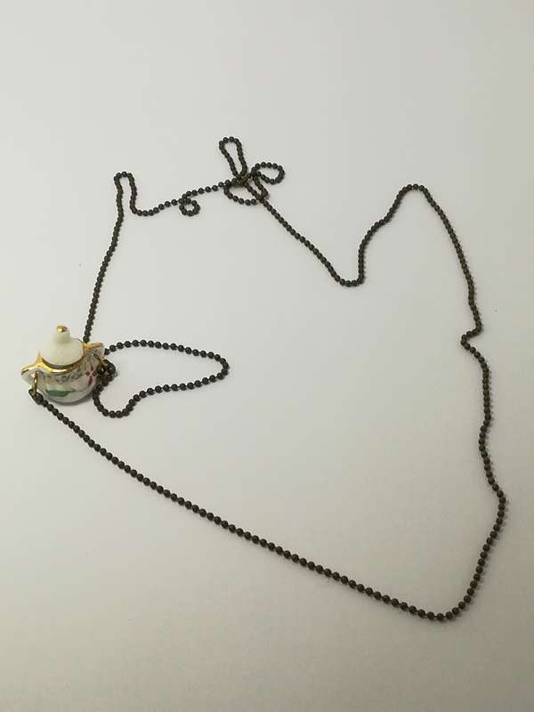 Fashion Necklace with Sugar Pot Charm on Bubbly Chain