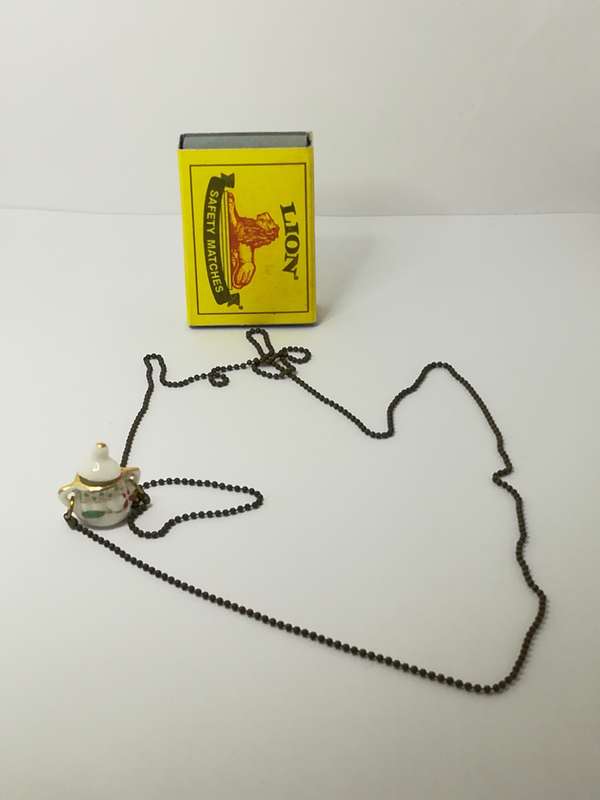Fashion Necklace with Sugar Pot Charm on Bubbly Chain