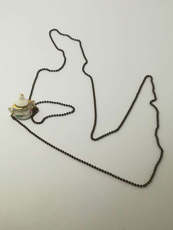 Fashion Necklace with Sugar Pot Charm on Bubbly Chain