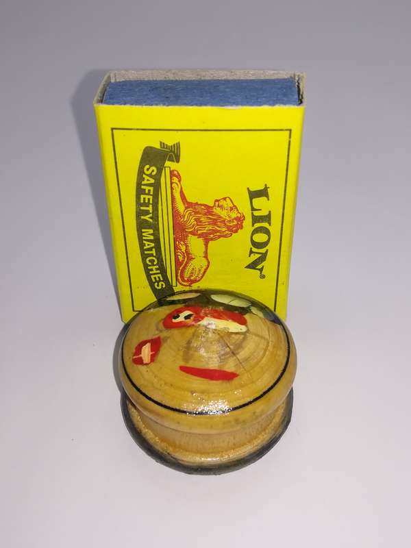 Miniature Round Wooden Container with Painted Design on Lid (Miniature, suitable for printer's tray)