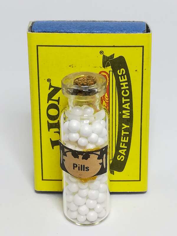 Miniature Bottle White Pills (Miniature, suitable for printer's tray)