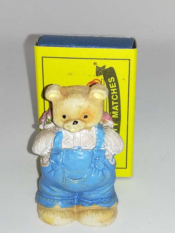 Miniature Teddy Bear Holding Bunch of Roses (Miniature, suitable for printer's tray)