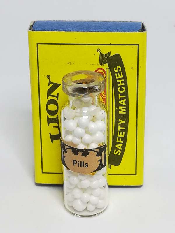 Miniature Bottle White Pills (Miniature, suitable for printer's tray)