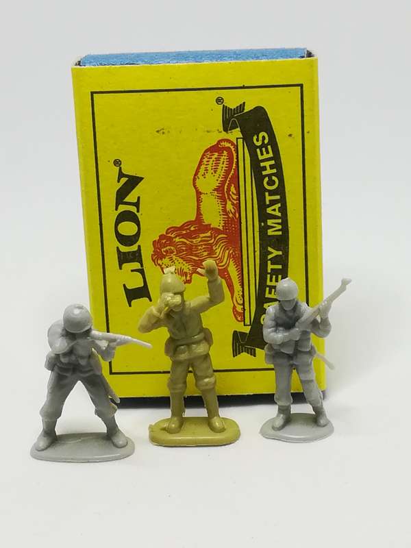 Miniature Soldiers Preparing For War (Miniature, suitable for printer's tray)