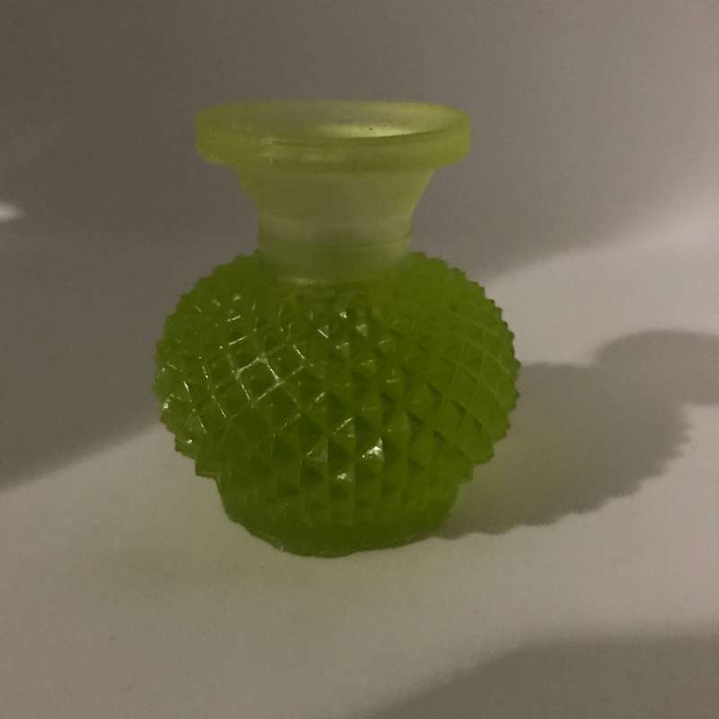 Miniature Peridot Green Glass Faceted Vase (Miniature, suitable for printer's tray)