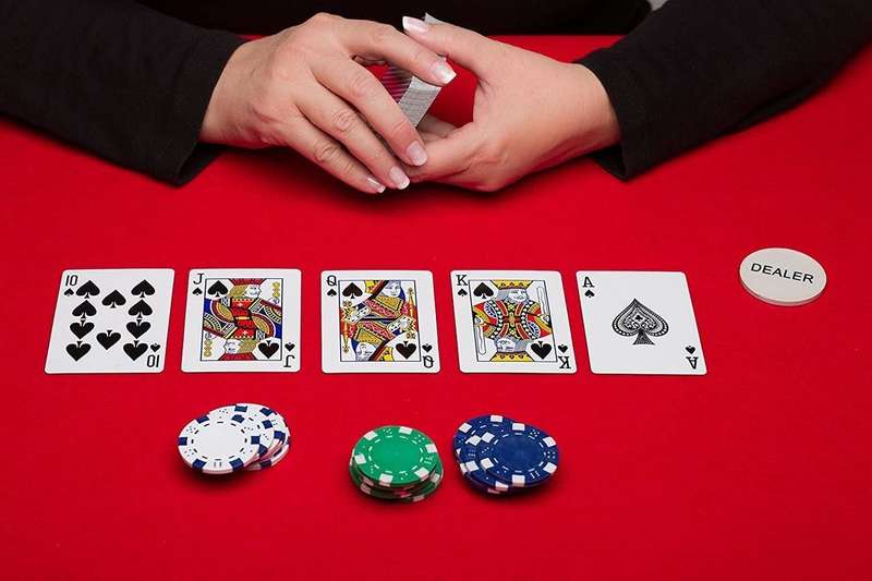 200 Piece Poker Set With Aluminium Case, 2 Deck Cards,Buttons,Dice