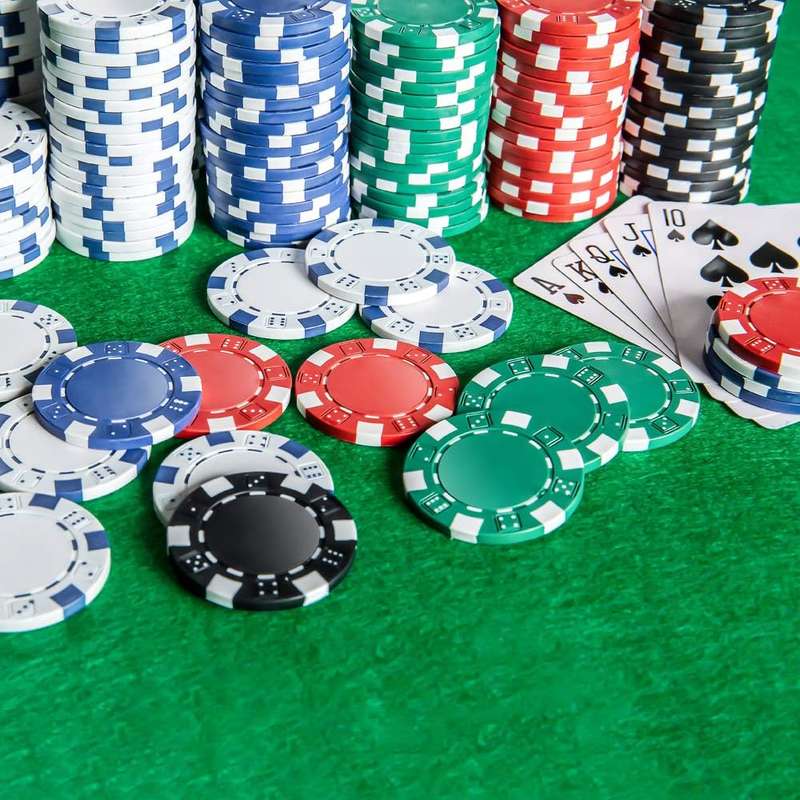 200 Piece Poker Set With Aluminium Case, 2 Deck Cards,Buttons,Dice
