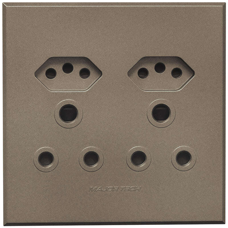 Veti 3 - 4 x 4 Unswitched RSA & V-Slim Sockets