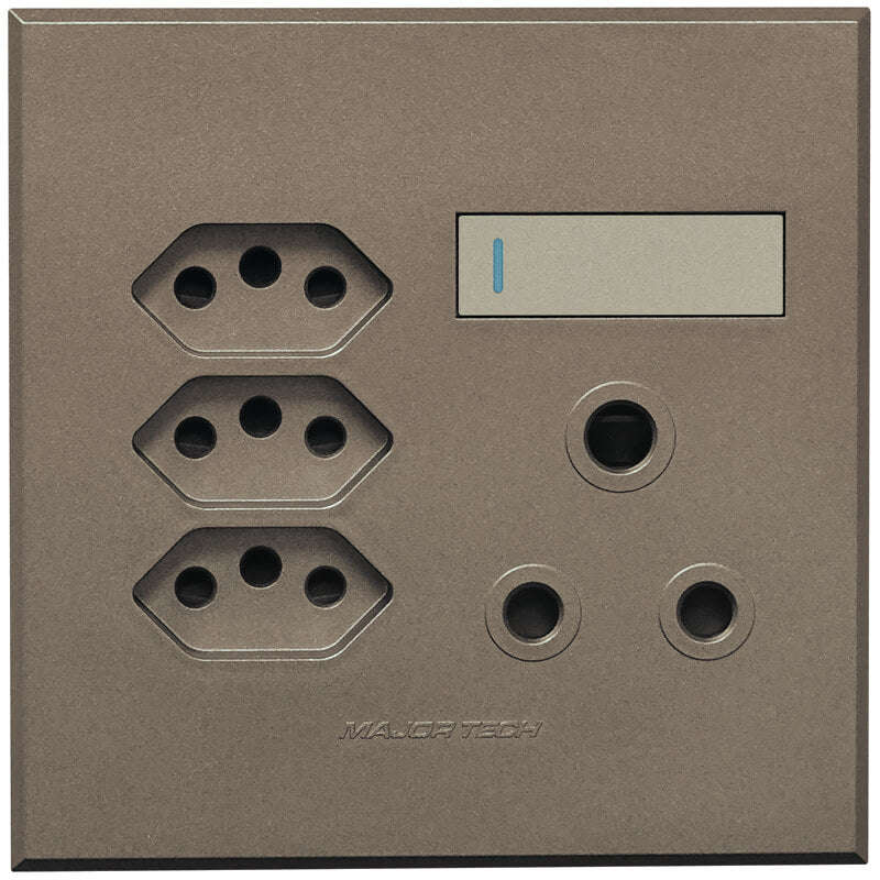 Veti 3 - 4 x 4 Single RSA, Triple V-Slim Sockets