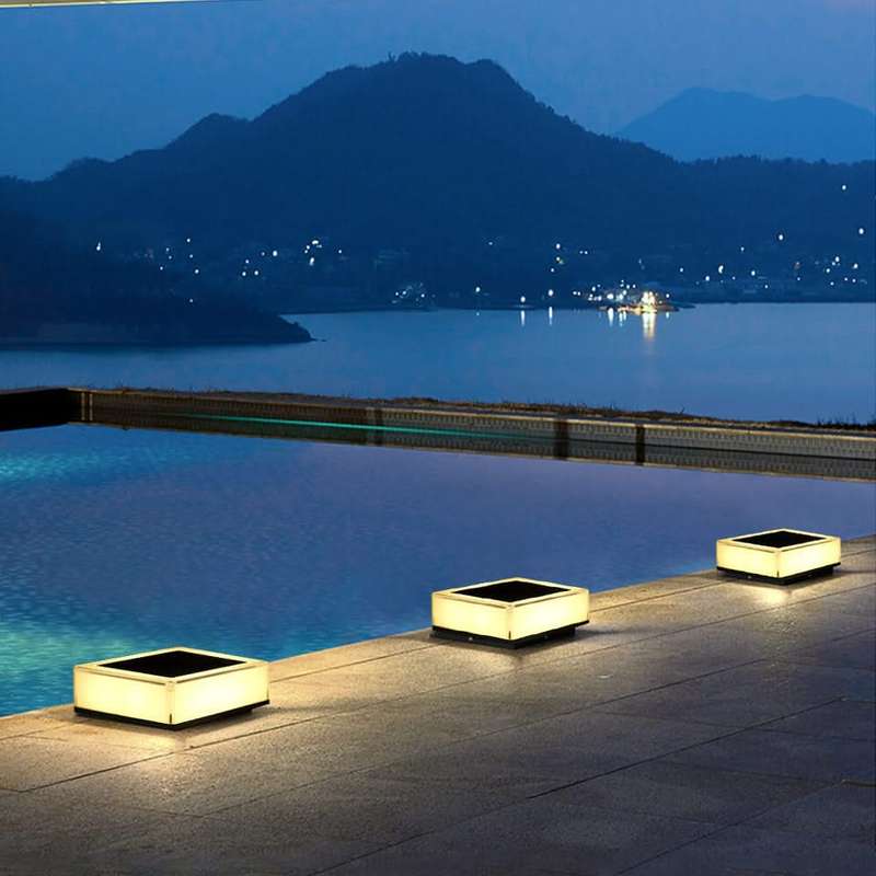 Solar CCT Pillar Top Light