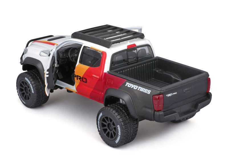 Toyota Tacoma TRD PRO (scale 1 : 27)