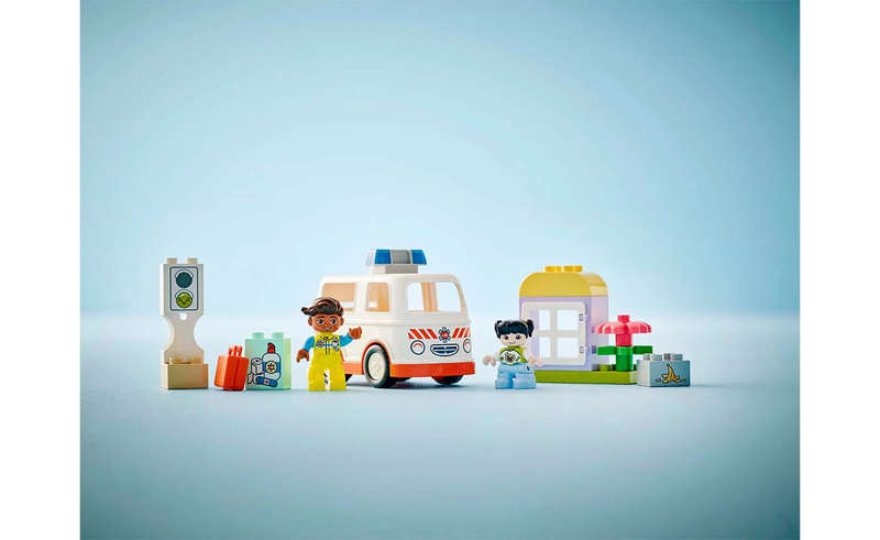 10447 Ambulance & Driver Duplo