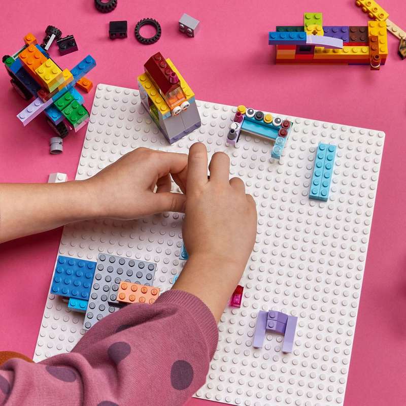 11026 White Baseplate Classic