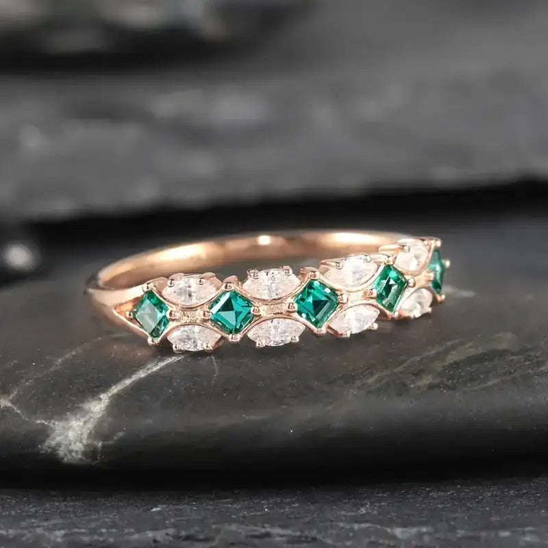 STUNNING Vintage Princess Cut Synthetic Zirconia Ring - Size 5