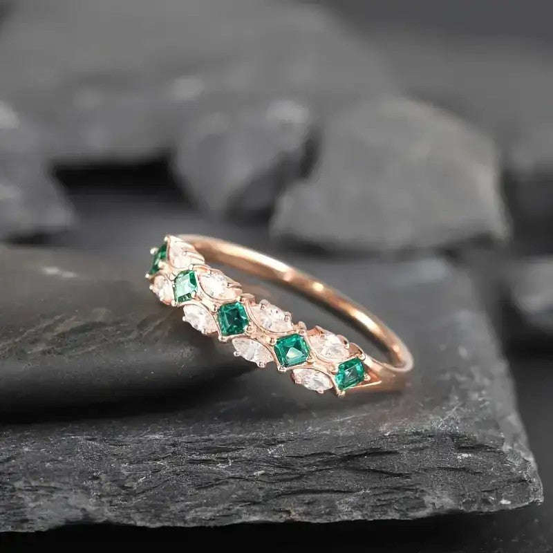 STUNNING Vintage Princess Cut Synthetic Zirconia Ring - Size 5